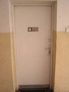 1 Bejáratiajtó csere előtte 1.jpg 1 Bejáratiajtó csere előtte 1.jpg